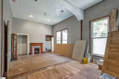 Living - 103 Gaines St, Central, SC 29630 photo 2 of 2