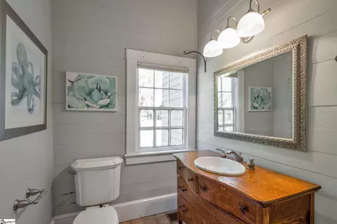 Bath - 103 Gaines St, Central, SC 29630 photo 1 of 2