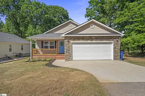 211 Pennwood Ln, Greenville, SC 29609