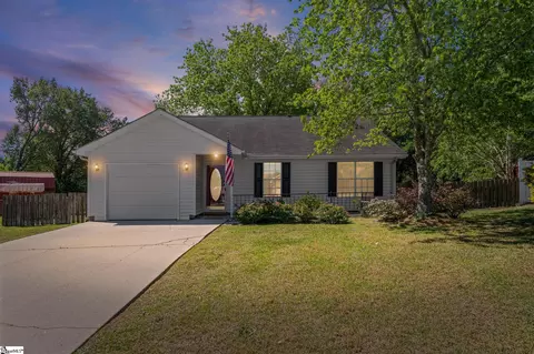215 Bright Morning Ln, Fountain Inn, SC 29644