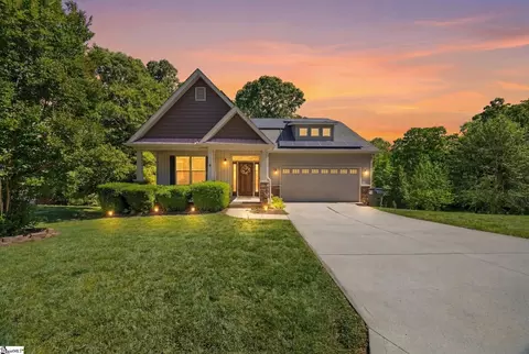 15 Kinlock Ln, Travelers Rest, SC 29690