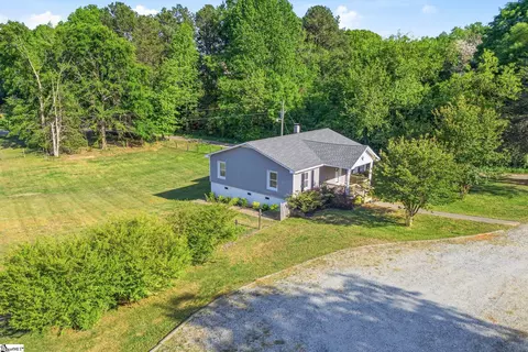 335 Guernsey Ln, Spartanburg, SC 29306