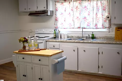 Kitchen - 500 W 4th Ave, Easley, SC 29640 photo 4 of 6