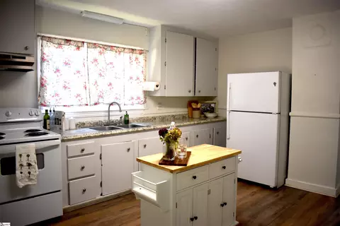 Kitchen - 500 W 4th Ave, Easley, SC 29640 photo 2 of 6