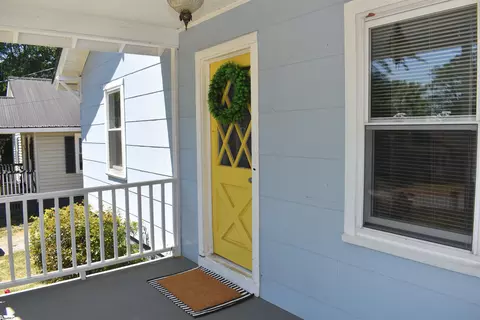 Exterior - 500 W 4th Ave, Easley, SC 29640 photo 2 of 7