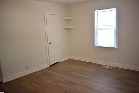 Bedroom - 500 W 4th Ave, Easley, SC 29640 photo 4 of 5