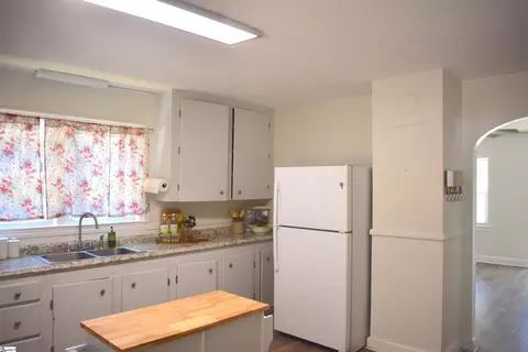 Kitchen - 500 W 4th Ave, Easley, SC 29640 photo 5 of 6
