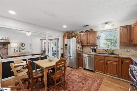 Kitchen - 1318 Earls Bridge Rd, Easley, SC 29640 photo 3 of 4