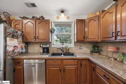 Kitchen - 1318 Earls Bridge Rd, Easley, SC 29640 photo 2 of 4