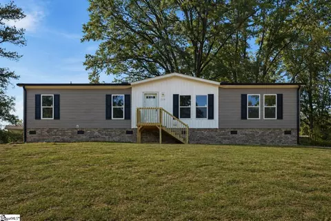 129 Ridgecrest Dr, Central, SC 29630