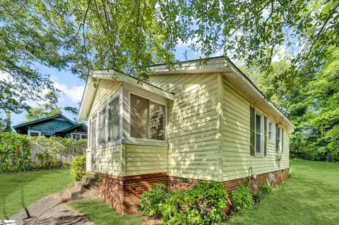 103 Dobbs St, Greenville, SC 29605
