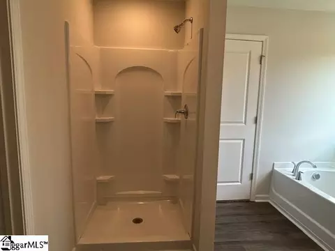 Bath - 152 Cedar Shoals Ct, Easley, SC 29640 photo 2 of 4