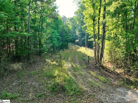 13 Cody Ln, Fountain Inn, SC 29644