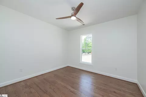 Bedroom - 201 Compass Pt, Ninety Six, SC 29666 photo 6 of 8