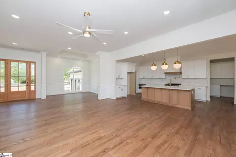 Living - 201 Compass Pt, Ninety Six, SC 29666 photo 2 of 5