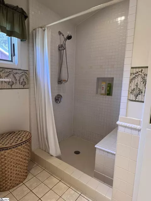 Bath - 109 Buckingham Rd, Easley, SC 29640 photo 5 of 6