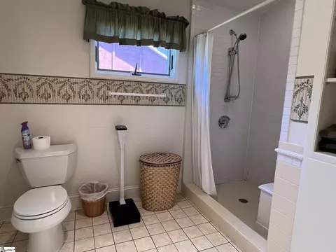 Bath - 109 Buckingham Rd, Easley, SC 29640 photo 4 of 6