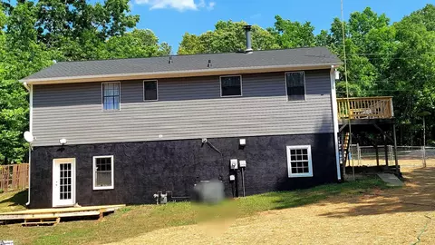 5202 Fairview Rd, Gray Court, SC 29645