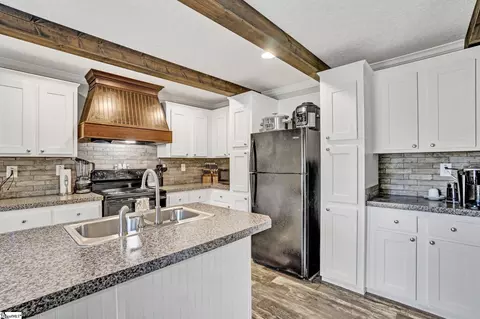 Kitchen - 121 Pendleton Woods Cir, Central, SC 29630 photo 3 of 7