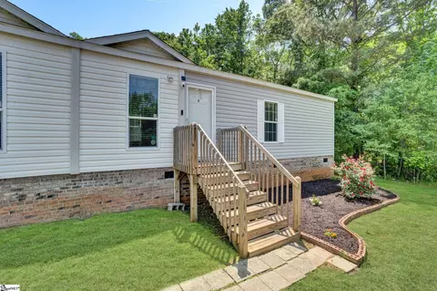 Exterior - 121 Pendleton Woods Cir, Central, SC 29630 photo 3 of 10