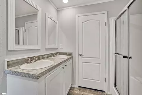 Bath - 121 Pendleton Woods Cir, Central, SC 29630 photo 3 of 4