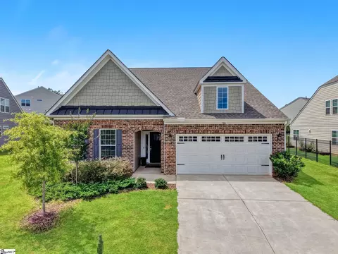 304 Double Crest Dr, Taylors, SC 29687