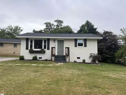 7 Elberta St, Taylors, SC 29687