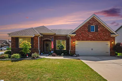 401 Woodland Oaks Ct, Simpsonville, SC 29681