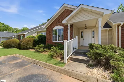 109 Woodglen Dr, Simpsonville, SC 29681