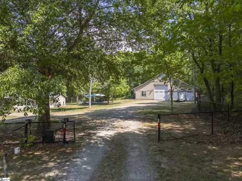 183-185 Rubin Thorne Rd, Campobello, SC 29322