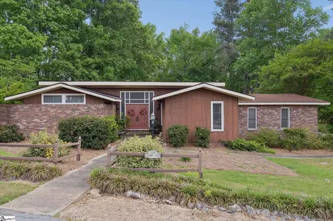 105 Derby Ln, Clinton, SC 29325