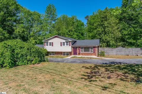 100 Woodburn Dr, Taylors, SC 29687