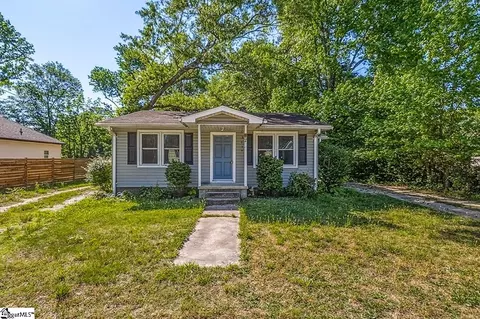 2 Kitty Ln, Taylors, SC 29687