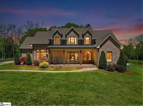 724 Red Hill Rd, Pickens, SC 29671
