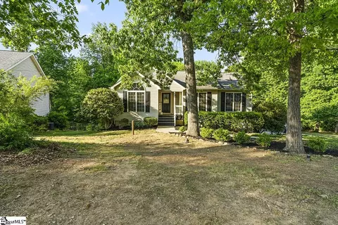 219 Oak Ridge Dr, Greenwood, SC 29649