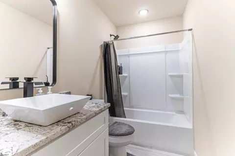 Bath - 140 Lauden Dr, Moore, SC 29369 photo 6 of 9