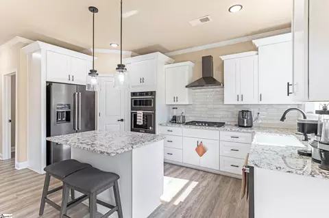 Kitchen - 140 Lauden Dr, Moore, SC 29369 photo 2 of 5