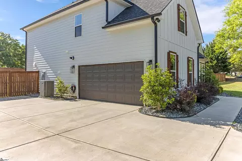 Exterior - 140 Lauden Dr, Moore, SC 29369 photo 2 of 6