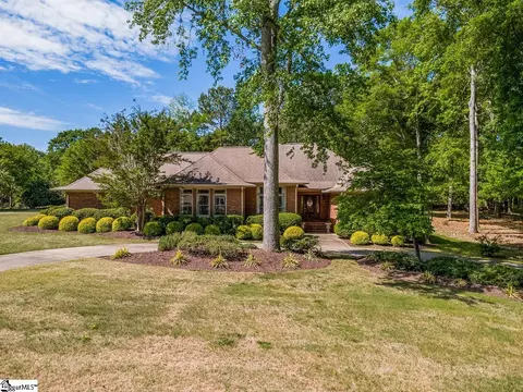 216 Muirfield Dr, Spartanburg, SC 29306