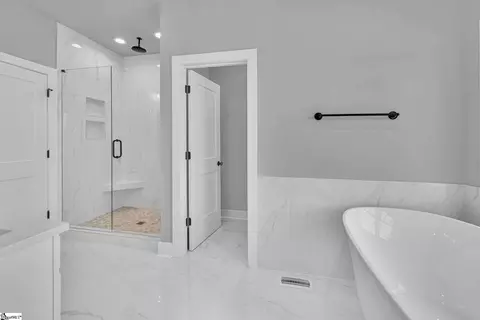 Bath - 1038 Tuscany Dr, Anderson, SC 29621 photo 2 of 5