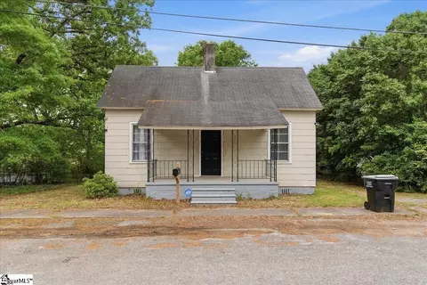 4 Mcgee St, Belton, SC 29627