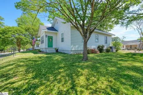 12 Lawrence St, Lyman, SC 29365