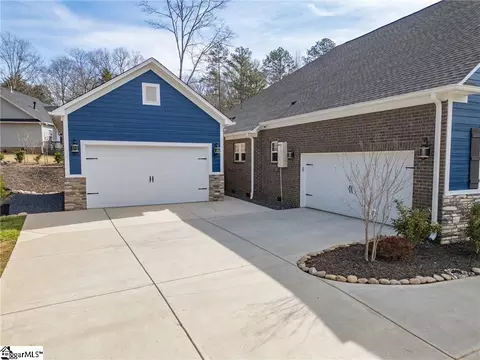 3703 Rocky Creek Dr, Seneca, SC 29678