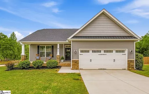 572 Forden Dr, Wellford, SC 29385