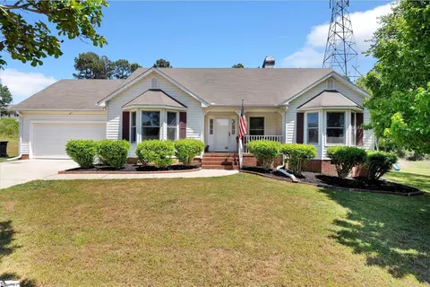 302 Foxfire Dr, Simpsonville, SC 29680