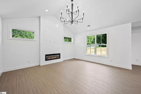 Living - 329 Wall St, Campobello, SC 29322 photo 1 of 3