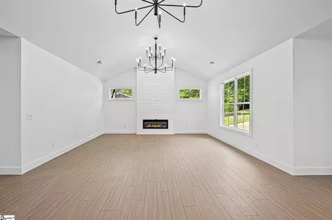 Living - 329 Wall St, Campobello, SC 29322 photo 3 of 3