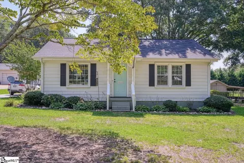 302 Hillcrest Dr, Greer, SC 29651