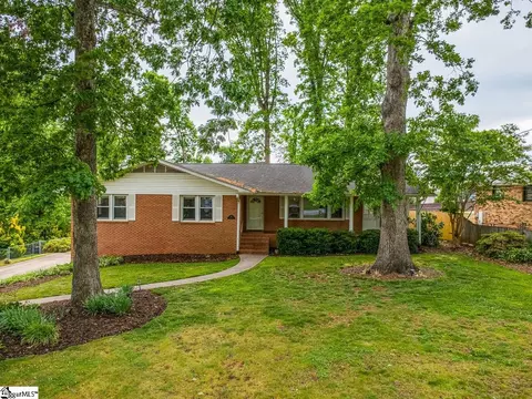 106 Oak Forest Dr, Greer, SC 29650