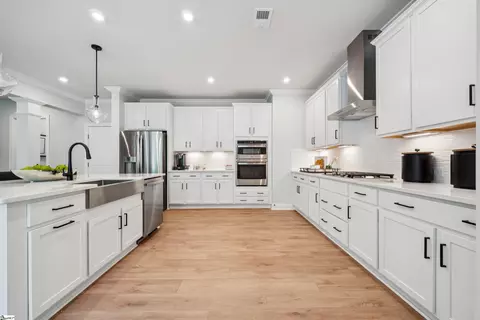 Kitchen - 16 Bramall Dr, Greer, SC 29651 photo 2 of 4